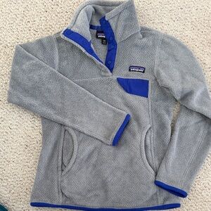 Patagonia Womens/ Big Kids Fleece 1/4  in Gray with Blue Trim.  Soft and fuzzy.